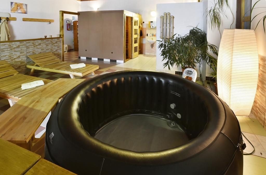 Hotel Kovarna Decin Eksteriør billede